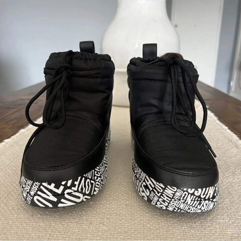 LOVE MOSCHINO Black Winter Boots with Graphic Print Size 36